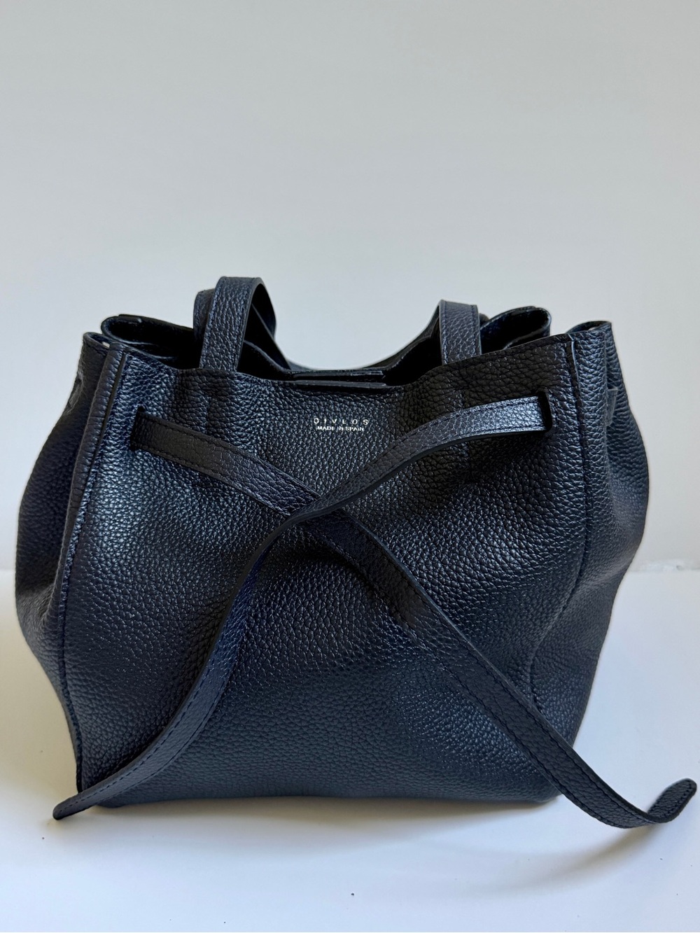 DIVLOS Spain Olivia Navy Blue Pebbled Butter Leather Convertible Crossbody Bag - Picture 4 of 13